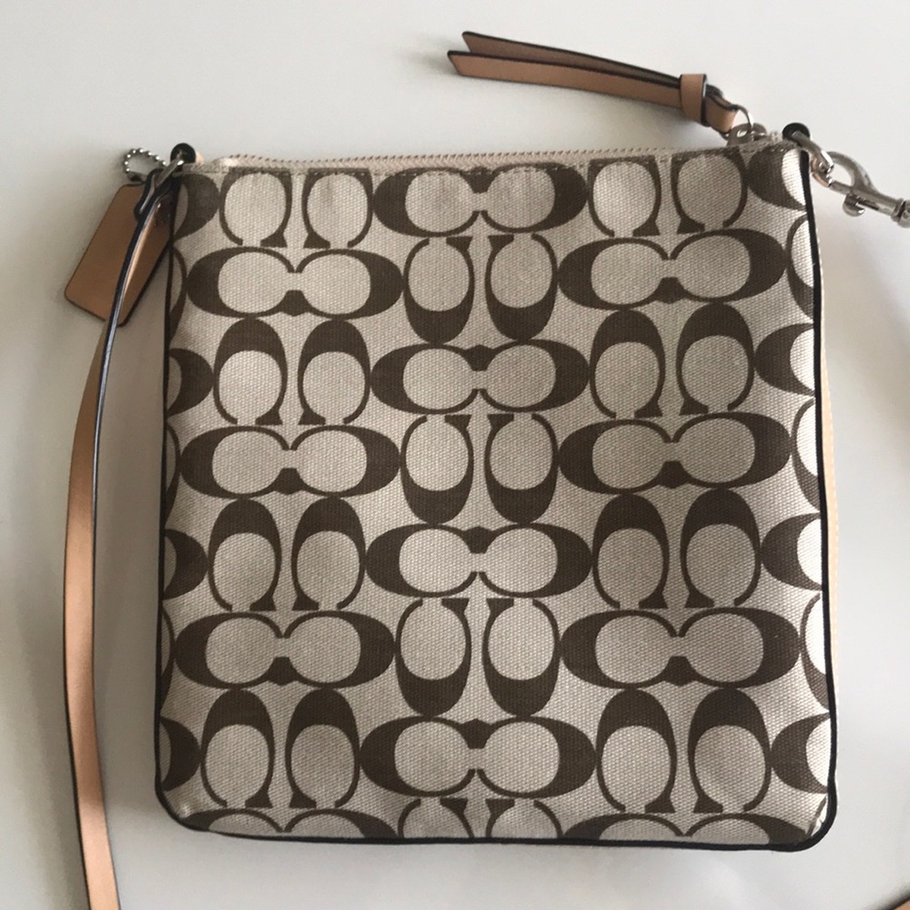 Coach🎀 Crossbody - Picture 2 of 8